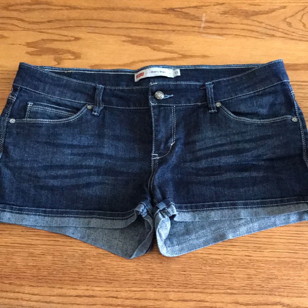 Dark denim Levi’s shorts sz 13